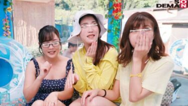 【マジックミラー号】子供会のためにビーチにやってきた水着姿のママたちが、マジックミラー号で大乱交！