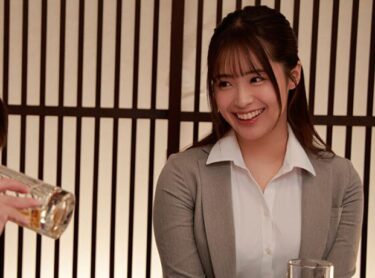 記録的な大雨のため、出張先の先輩上司といきなり相部屋に…。雨に濡れた体に興奮した上司は彼女を襲い、朝まで9発もびしょ濡れの情事を繰り広げる。